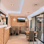 Merepargi & Cafe 4*