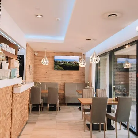 Merepargi & Cafe 4*