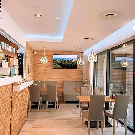 Hotel Merepargi & Cafe
