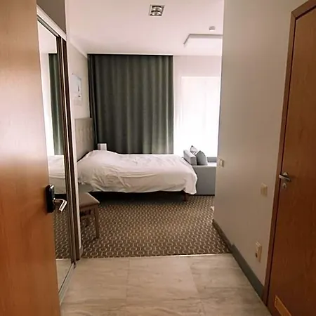 Merepargi & Cafe Hotel
