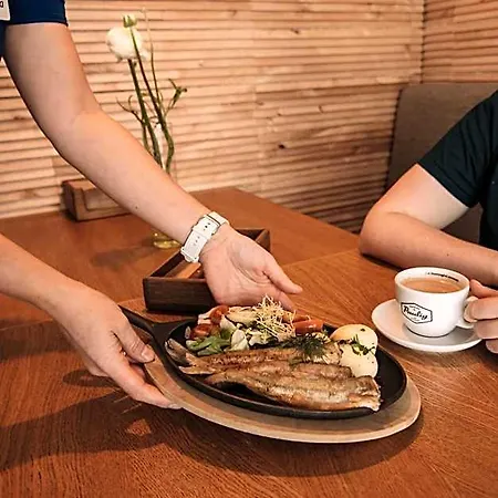 Merepargi & Cafe Отель Нарва-Йыэсуу